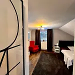 Gemuetliche Dachgeschosswohnung Zur Alleinnutzung Mit Kl Kueche & Bad *