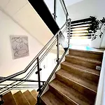 Gemuetliche Dachgeschosswohnung Zur Alleinnutzung Mit Kl Kueche & Bad