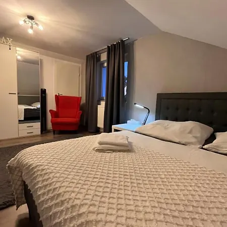 Homestay Gemuetliche Dachgeschosswohnung Zur Alleinnutzung Mit Kl Kueche & Bad Bayreuth