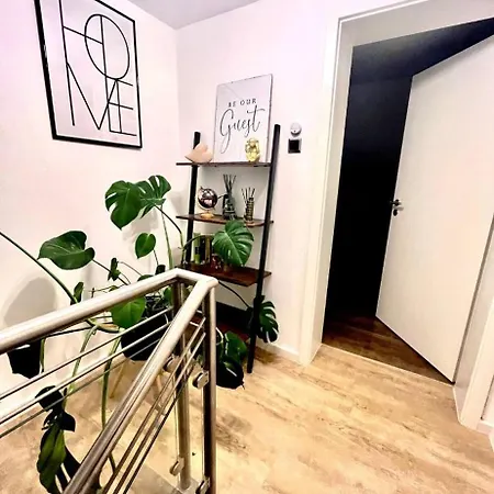 Homestay Gemuetliche Dachgeschosswohnung Zur Alleinnutzung Mit Kl Kueche & Bad *