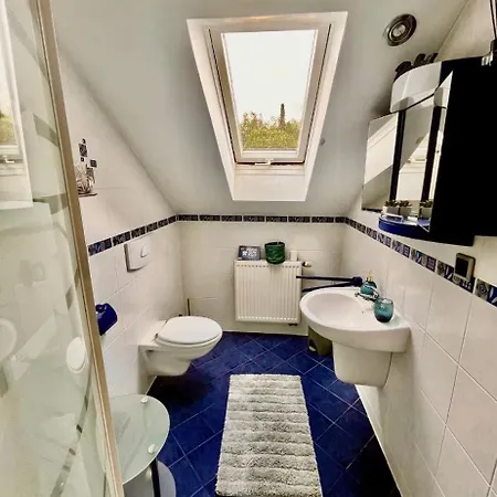 Gemuetliche Dachgeschosswohnung Zur Alleinnutzung Mit Kl Kueche & Bad * Bayreuth