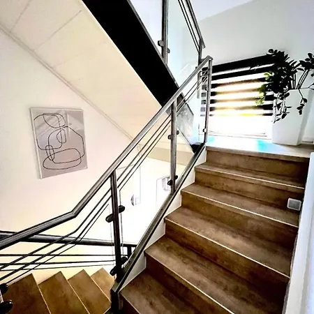 Gemuetliche Dachgeschosswohnung Zur Alleinnutzung Mit Kl Kueche & Bad