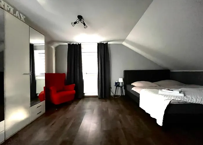 Gemuetliche Dachgeschosswohnung Zur Alleinnutzung Mit Kl Kueche & Bad