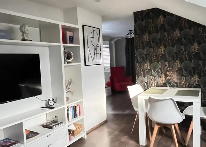 Ubytování v soukromí Gemuetliche Dachgeschosswohnung Zur Alleinnutzung Mit Kl Kueche & Bad