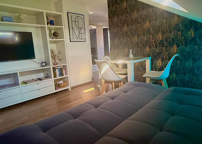 Gemuetliche Dachgeschosswohnung Zur Alleinnutzung Mit Kl Kueche & Bad Ubytování v soukromí Bayreuth