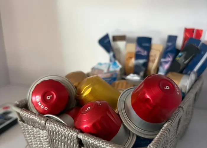 Gemuetliche Dachgeschosswohnung Zur Alleinnutzung Mit Kl Kueche & Bad *