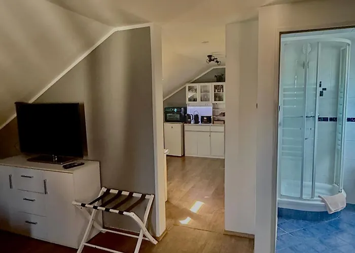 Gemuetliche Dachgeschosswohnung Zur Alleinnutzung Mit Kl Kueche & Bad * 拜罗伊特